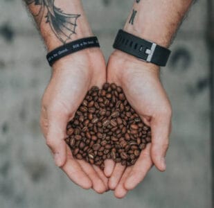 بن فكاكيس, قهوة تركية في مصر, تحميص بن فكاكيس, تحميص البن المصري, أنواع البن في مصر, بن محوج, قهوة محوجة, قهوة سادة وسط, قهوة سادة غامق, قهوة بندق, قهوة كراميل, قهوة فانيليا, قهوة بنكهات, شراء بن أونلاين, شراء قهوة تركية أونلاين, برنامج نقاط فكاكيس, أفضل بن في مصر, قهوة فكاكيس أونلاين, تحميص القهوة في مصر, بن فكاكيس الإسكندرية, جودة البن المصري, تخزين البن بشكل صحيح, طريقة تحميص البن, نكهات البن الفاخرة, بن فكاكيس الأصلي, قهوة مصرية تقليدية
